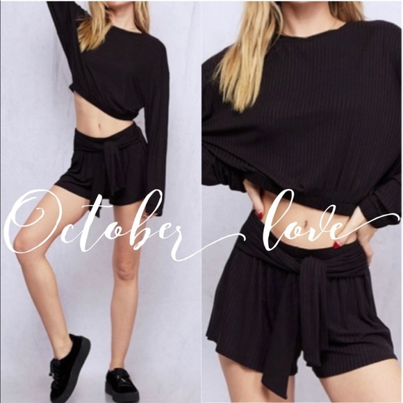 NEW! Black Trendy Ribbed Shorts - Picture 2 of 4